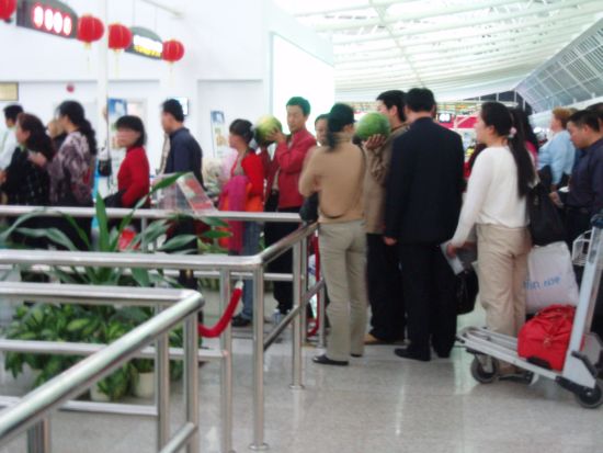 jugadores profesionales de bolos en cola.jpg